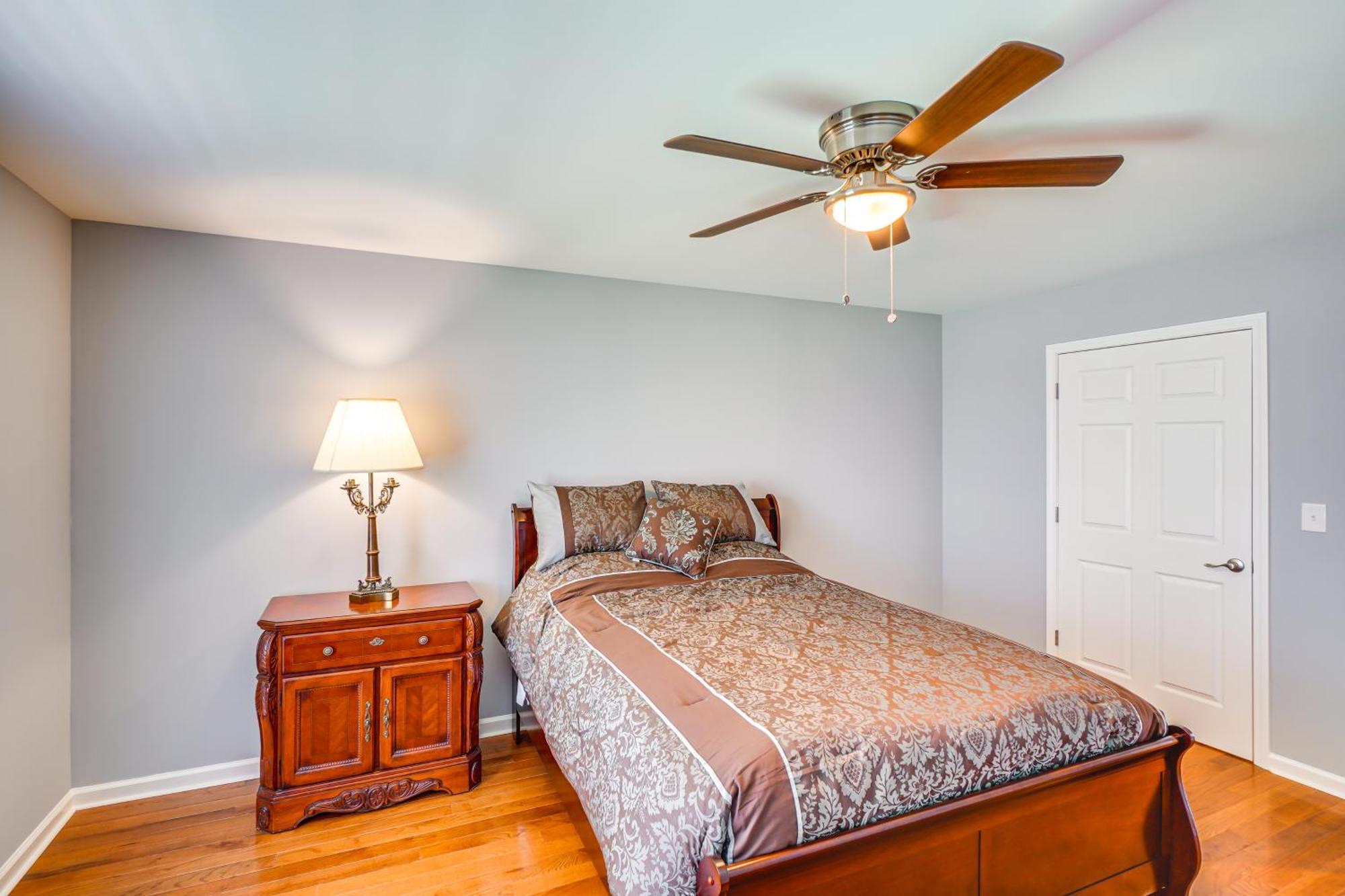 Retreat With Deck About 11 Mi To Downtown! Holiday home